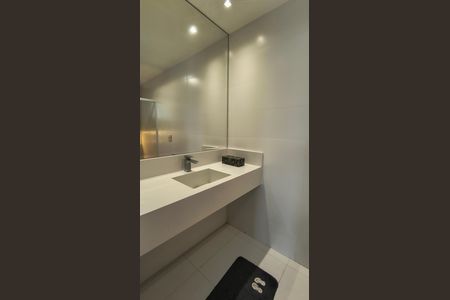 Casa de condomínio para alugar com 500m², 5 quartos e 4 vagas Casa de condomínio para alugar com 500m², 5 quartos e 4 vagasBanheiro da Suíte 3