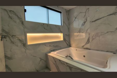 Casa de condomínio para alugar com 500m², 5 quartos e 4 vagas Casa de condomínio para alugar com 500m², 5 quartos e 4 vagasBanheiro da Suíte 1