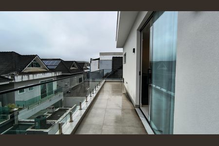 Casa de condomínio para alugar com 500m², 5 quartos e 4 vagas Casa de condomínio para alugar com 500m², 5 quartos e 4 vagasVaranda da Cobertura