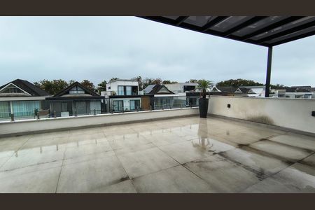 Casa de condomínio para alugar com 500m², 5 quartos e 4 vagas Casa de condomínio para alugar com 500m², 5 quartos e 4 vagasVaranda da Suíte 4