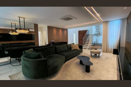 Casa de condomínio para alugar com 500m², 5 quartos e 4 vagas Casa de condomínio para alugar com 500m², 5 quartos e 4 vagasSala