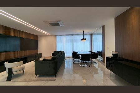 Casa de condomínio para alugar com 500m², 5 quartos e 4 vagas Casa de condomínio para alugar com 500m², 5 quartos e 4 vagasSala