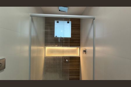Casa de condomínio para alugar com 500m², 5 quartos e 4 vagas Casa de condomínio para alugar com 500m², 5 quartos e 4 vagasBanheiro da Suíte 3