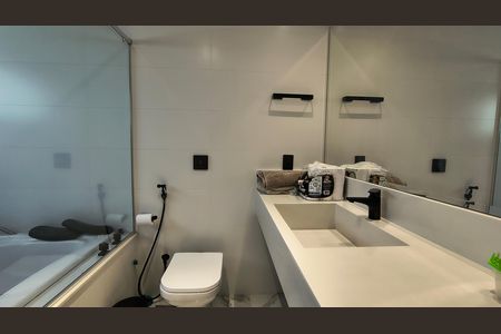 Banheiro da Suíte 4 de casa de condomínio para alugar com 5 quartos, 500m² em Recreio dos Bandeirantes, Rio de Janeiro