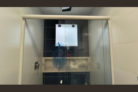 Casa de condomínio para alugar com 500m², 5 quartos e 4 vagas Casa de condomínio para alugar com 500m², 5 quartos e 4 vagasBanheiro da Suíte 2