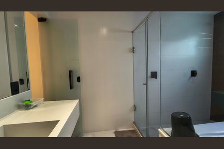 Casa de condomínio para alugar com 500m², 5 quartos e 4 vagas Casa de condomínio para alugar com 500m², 5 quartos e 4 vagasBanheiro da Suíte 4
