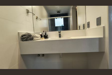 Casa de condomínio para alugar com 500m², 5 quartos e 4 vagas Casa de condomínio para alugar com 500m², 5 quartos e 4 vagasBanheiro da Suíte 2