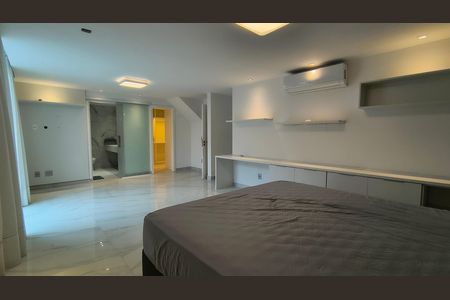 Casa de condomínio para alugar com 500m², 5 quartos e 4 vagas Casa de condomínio para alugar com 500m², 5 quartos e 4 vagasSuíte 1
