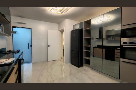 Casa de condomínio para alugar com 500m², 5 quartos e 4 vagas Casa de condomínio para alugar com 500m², 5 quartos e 4 vagasCozinha