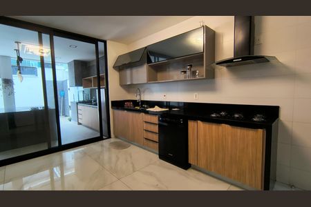 Casa de condomínio para alugar com 500m², 5 quartos e 4 vagas Casa de condomínio para alugar com 500m², 5 quartos e 4 vagasCozinha