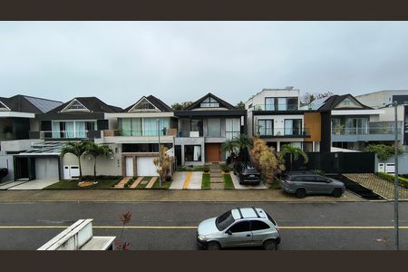 Casa de condomínio para alugar com 500m², 5 quartos e 4 vagas Casa de condomínio para alugar com 500m², 5 quartos e 4 vagasVaranda da Suíte 3