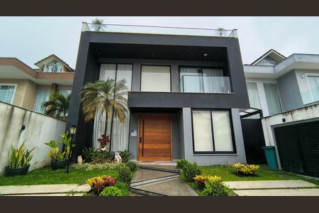 Casa de condomínio para alugar com 500m², 5 quartos e 4 vagas Casa de condomínio para alugar com 500m², 5 quartos e 4 vagasFachada da Casa