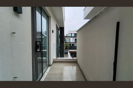 Casa de condomínio para alugar com 500m², 5 quartos e 4 vagas Casa de condomínio para alugar com 500m², 5 quartos e 4 vagasVaranda da Suíte 2