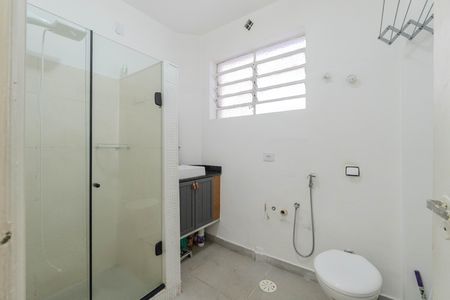 Banheiro de kitnet/studio para alugar com 1 quarto, 40m² em Consolação, São Paulo