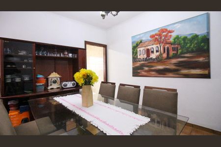 Casa à venda com 125m², 3 quartos e 5 vagas