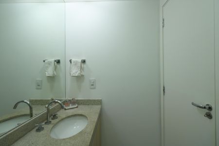 Apartamento à venda com 68m², 2 quartos e 1 vaga Apartamento à venda com 68m², 2 quartos e 1 vagaBanheiro da Suíte