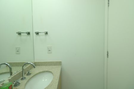 Apartamento à venda com 68m², 2 quartos e 1 vaga Apartamento à venda com 68m², 2 quartos e 1 vagaBanheiro Social