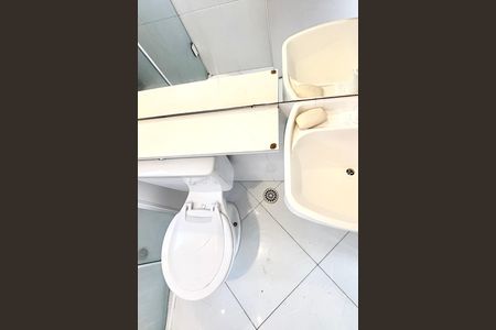 Banheiro de apartamento para alugar com 2 quartos, 41m² em Vila Lourdes, Ferraz de Vasconcelos