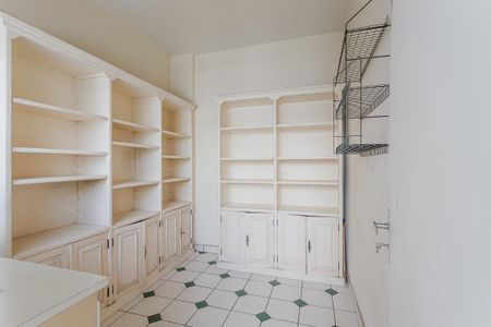 Apartamento à venda com 156m², 3 quartos e sem vaga Apartamento à venda com 156m², 3 quartos e sem vagaÁrea de Serviço