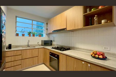 Cozinha de apartamento à venda com 2 quartos, 77m² em Jardim das Bandeiras, São Paulo