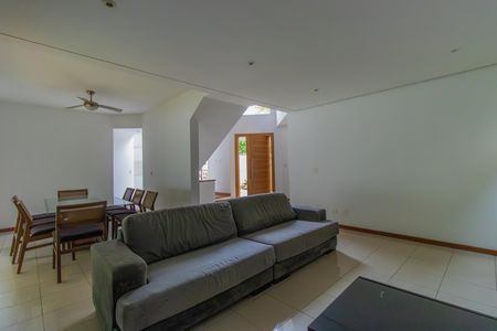 Casa de condomínio para alugar com 550m², 4 quartos e 2 vagas Casa de condomínio para alugar com 550m², 4 quartos e 2 vagasSala