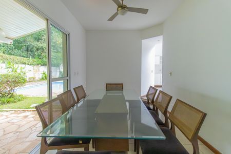 Casa de condomínio para alugar com 550m², 4 quartos e 2 vagas Casa de condomínio para alugar com 550m², 4 quartos e 2 vagasSala de jantar