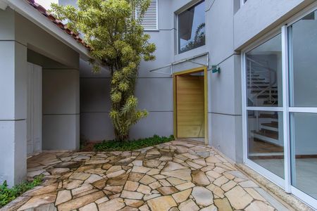 Casa de condomínio para alugar com 550m², 4 quartos e 2 vagas Casa de condomínio para alugar com 550m², 4 quartos e 2 vagasQuintal