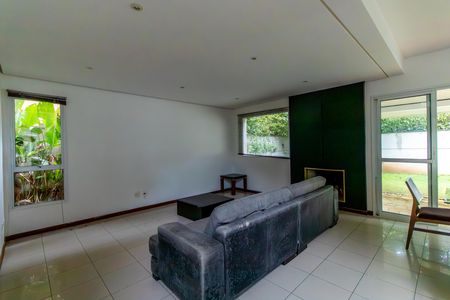 Casa de condomínio para alugar com 550m², 4 quartos e 2 vagas Casa de condomínio para alugar com 550m², 4 quartos e 2 vagasSala