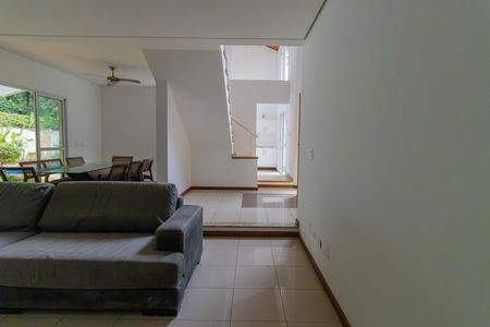 Sala de casa de condomínio para alugar com 4 quartos, 550m² em Vila Hortencia, Cotia