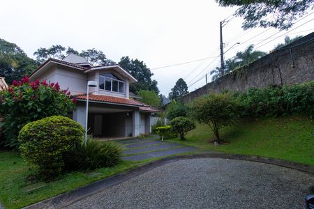 Casa de condomínio para alugar com 550m², 4 quartos e 2 vagas Casa de condomínio para alugar com 550m², 4 quartos e 2 vagasFachada