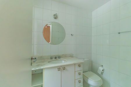 Casa de condomínio para alugar com 550m², 4 quartos e 2 vagas Casa de condomínio para alugar com 550m², 4 quartos e 2 vagasBanheiro do Quarto 3 - Suíte