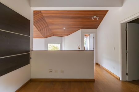 Casa de condomínio para alugar com 550m², 4 quartos e 2 vagas Casa de condomínio para alugar com 550m², 4 quartos e 2 vagasEspaço andar superior