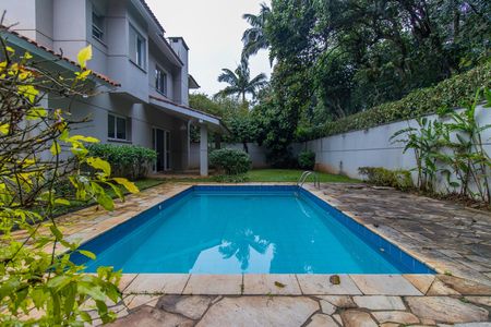 Casa de condomínio para alugar com 550m², 4 quartos e 2 vagas Casa de condomínio para alugar com 550m², 4 quartos e 2 vagasPiscina