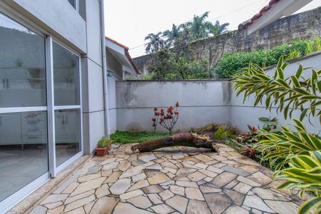 Quintal  de casa de condomínio para alugar com 4 quartos, 550m² em Vila Hortencia, Cotia