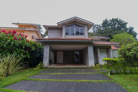 Casa de condomínio para alugar com 550m², 4 quartos e 2 vagas Casa de condomínio para alugar com 550m², 4 quartos e 2 vagasFachada