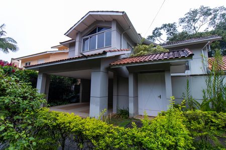 Casa de condomínio para alugar com 550m², 4 quartos e 2 vagas Casa de condomínio para alugar com 550m², 4 quartos e 2 vagasFachada