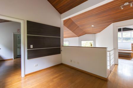 Espaço andar superior de casa de condomínio para alugar com 4 quartos, 550m² em Vila Hortencia, Cotia