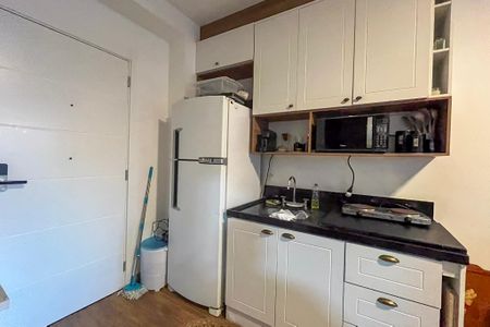 Cozinha de apartamento para alugar com 1 quarto, 32m² em Vila Gumercindo, São Paulo