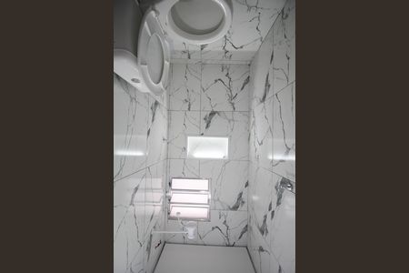 Banheiro de casa para alugar com 2 quartos, 35m² em Parque Pinheiros, Taboão da Serra