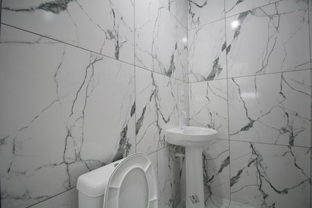 Banheiro de casa para alugar com 2 quartos, 35m² em Parque Pinheiros, Taboão da Serra