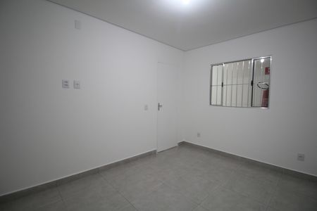 Quarto  de casa para alugar com 2 quartos, 35m² em Parque Pinheiros, Taboão da Serra