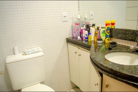 Apartamento à venda com 70m², 3 quartos e 1 vaga Apartamento à venda com 70m², 3 quartos e 1 vagaBanheiro da Suíte