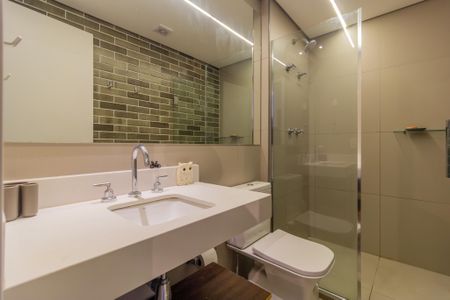 Banheiro de kitnet/studio para alugar com 1 quarto, 40m² em Pinheiros, São Paulo