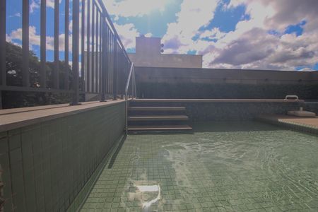 Apartamento à venda com 58m², 2 quartos e 1 vaga Apartamento à venda com 58m², 2 quartos e 1 vagaÁrea comum - Piscina