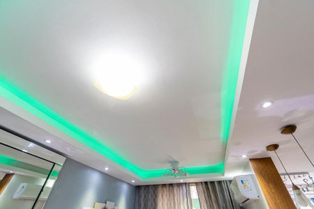Sala de apartamento à venda com 2 quartos, 48m² em Irajá, Rio de Janeiro