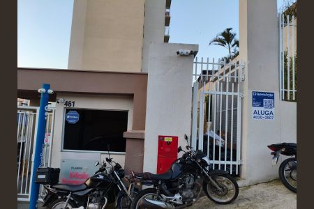 Fachada de apartamento para alugar com 2 quartos, 34m² em Vila Carmosina, São Paulo
