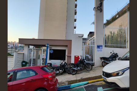 Fachada de apartamento para alugar com 2 quartos, 34m² em Vila Carmosina, São Paulo