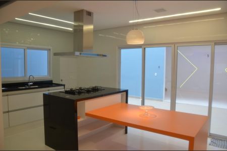 Foto 06 de casa para alugar com 3 quartos, 234m² em Mirandópolis, São Paulo