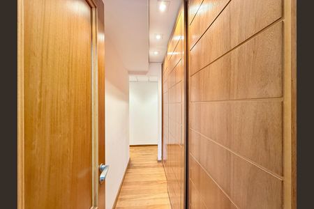 Apartamento para alugar com 97m², 2 quartos e 2 vagas Apartamento para alugar com 97m², 2 quartos e 2 vagasRoupeiro