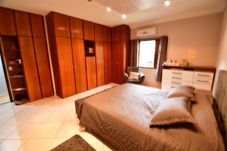Casa à venda com 342m², 4 quartos e 4 vagasQuarto 4 - Suíte
